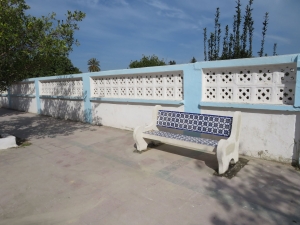 تنفيذ برنامج دهن الأرصفة وتعهّد الحواجز المركّزة بها ووضع مقاعد الإستراحة للعموم